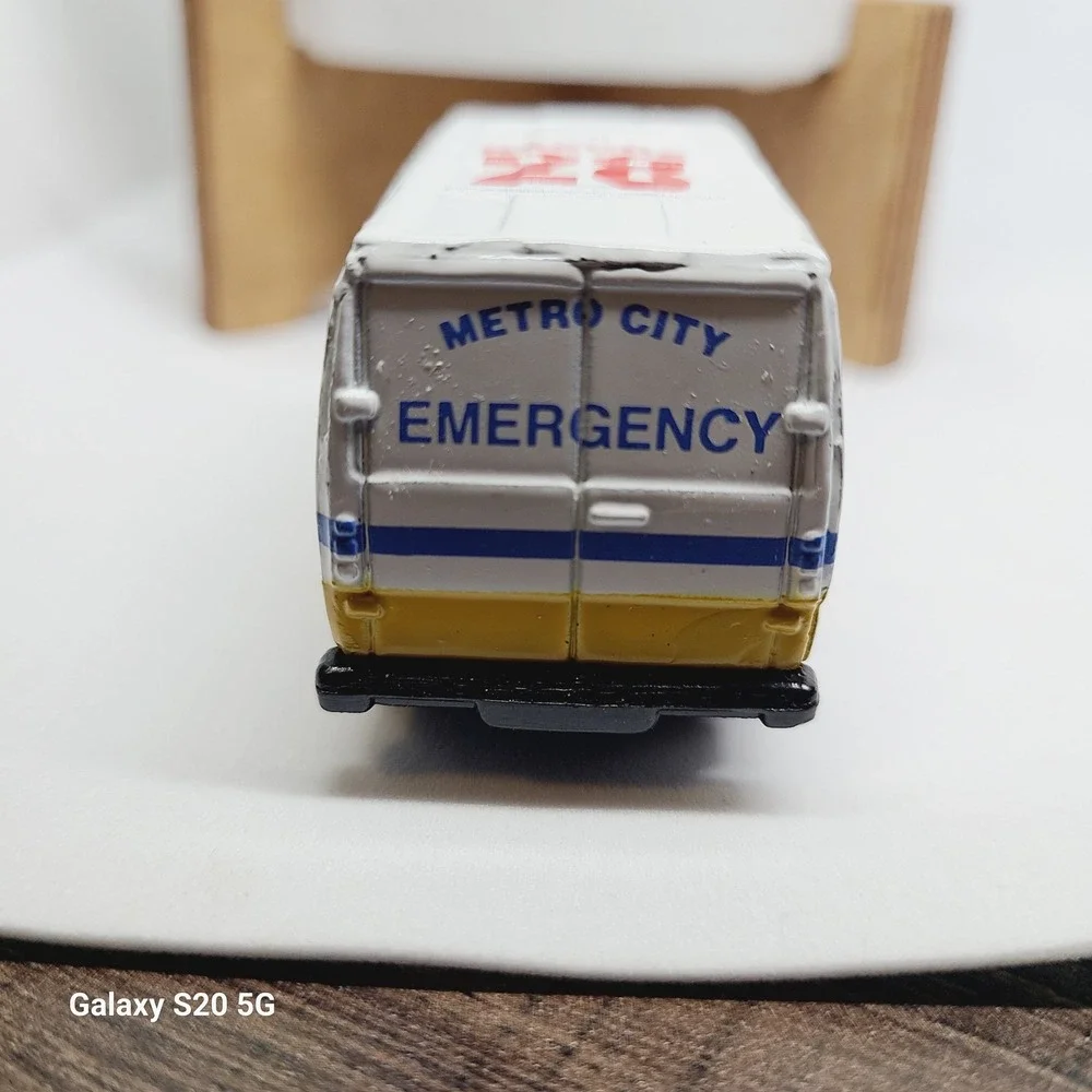 Vintage Majorette Mercedes Benz Ambulance‎ Metro City Emergency Vehicle